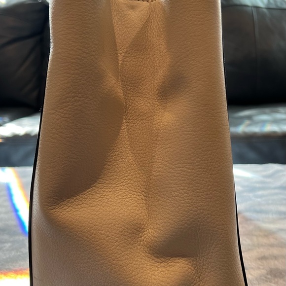 Fendi Vitello (Regular) Medium 2Jours Tote - Picture 4 of 16